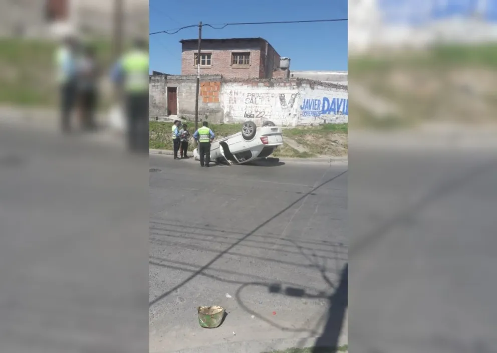 Mañana accidentada: salteño perdió el control de su auto y volcó