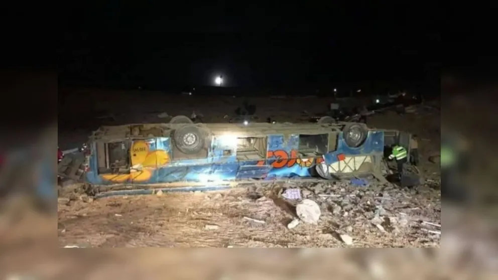 Tragedia en la ruta: volcó otro colectivo y hay muertos