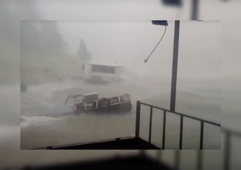 Intenso temporal en Salta: así se vivió en el Dique Cabra Corral