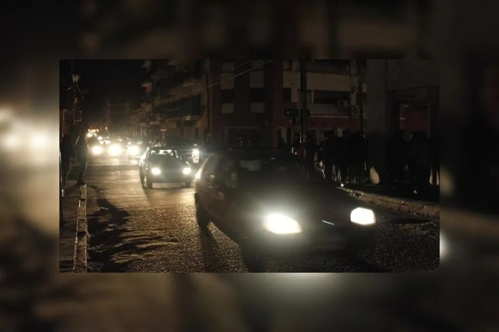 Durante la madrugada, la zona Sur sufrió cuatro cortes en dos horas