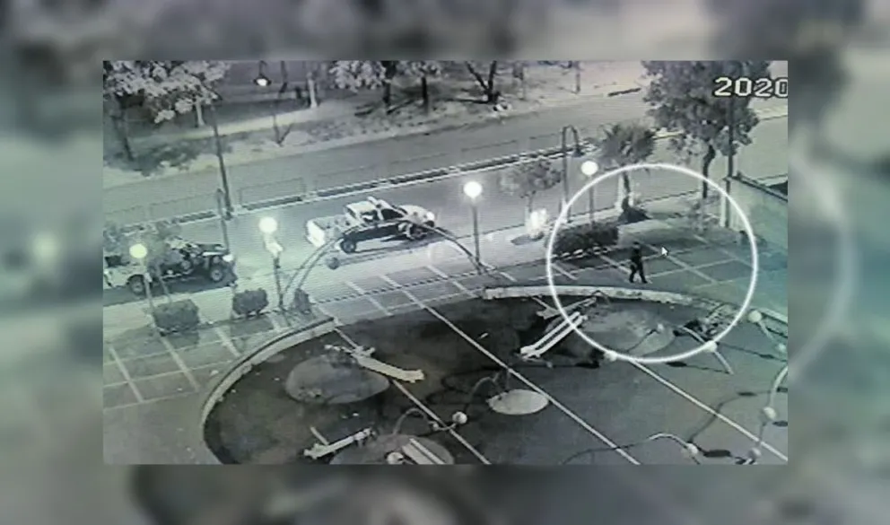 Aberrante: un hombre drogó y violó a una mujer en plena vía pública y descansó luego a su lado