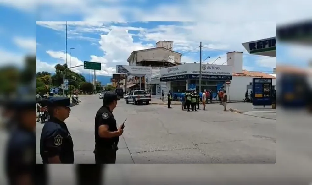Piñas van, piñas vienen: remiseros se agarraron a las trompadas