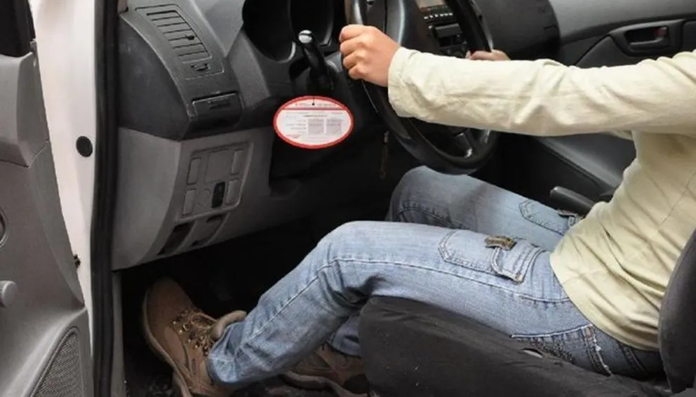 VIDEO. Impactante: un taxista atropelló a un joven en pleno centro salteño