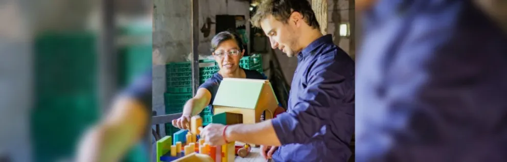 Pequeños emprendedores: una salteña fabrica juguetes para chicos con Síndrome de Asperger