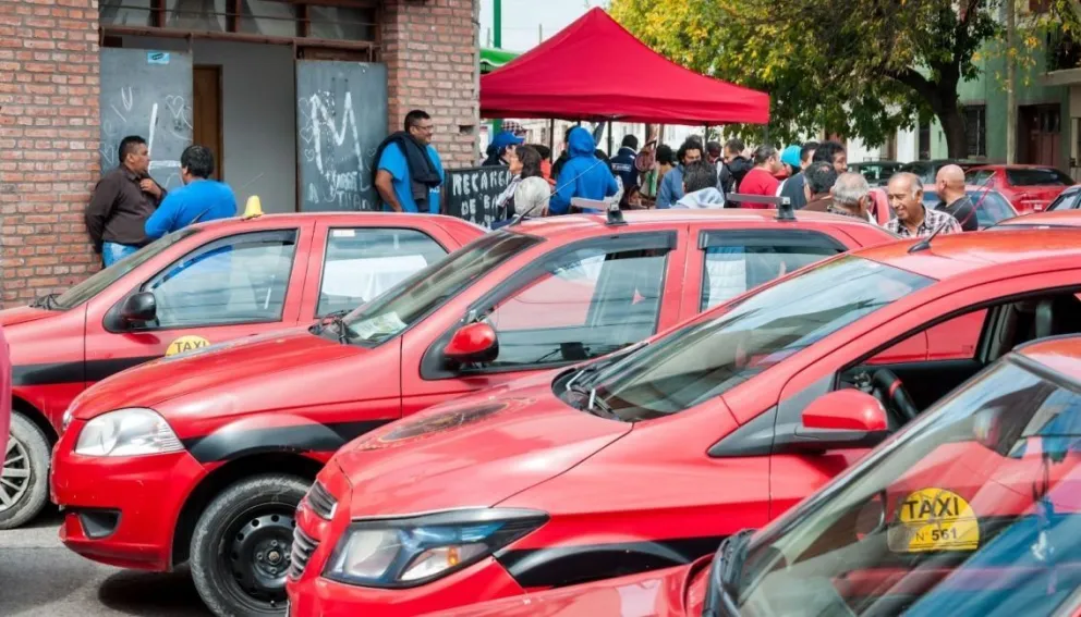 El que no llora, no mama: taxistas salteños también exigen ser vacunados contra el coronavirus