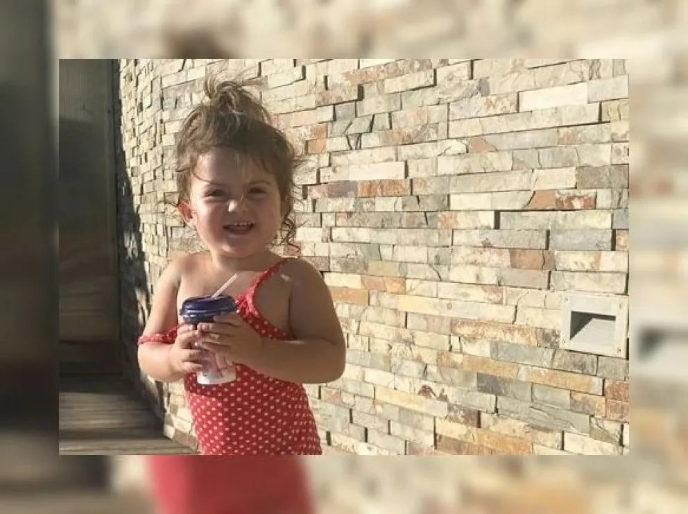 ¿Futura modelo? Al igual que su mamá, Belita también la rompe en la playa