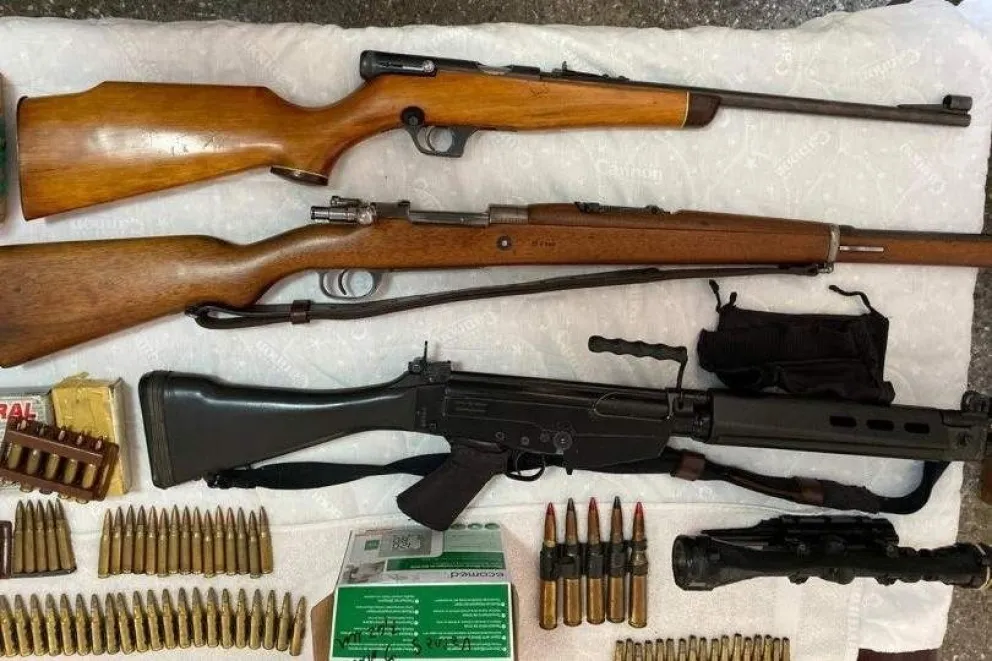 Impactante: hallaron un arsenal de armas