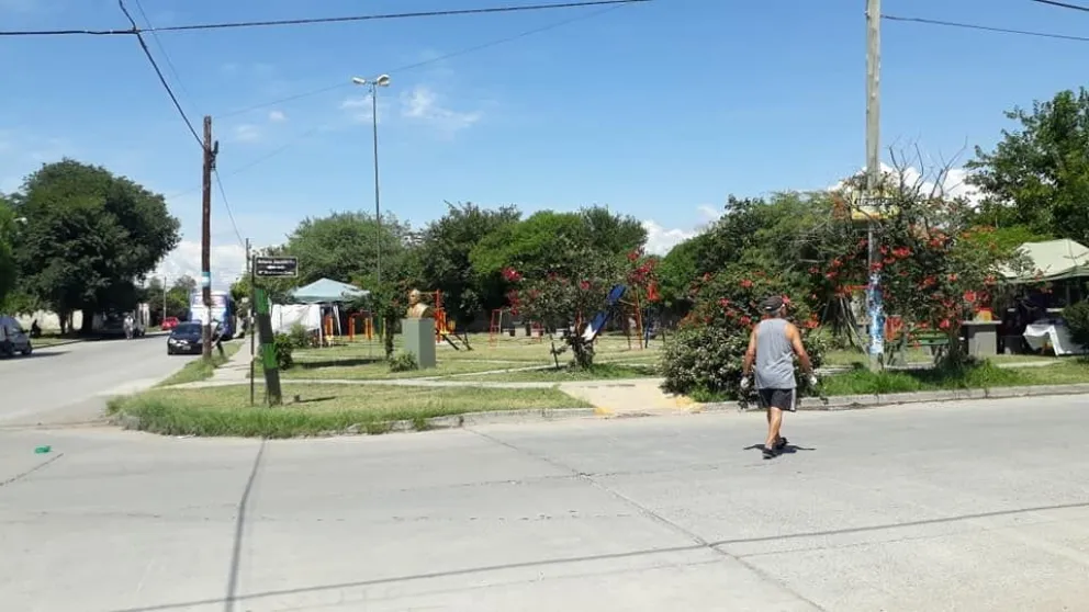 Digno de imitar: luego de realizar una feria, emprendedores dejaron la Plaza Jauretche en perfectas condiciones