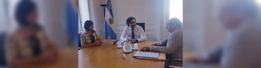 Sergio Leavy y Nora Giménez fueron recibidos por Santiago Cafiero