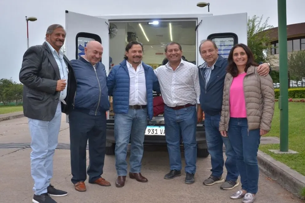 Gustavo Sáenz entregó una ambulancia para el Área Operativa de Alto La Sierra