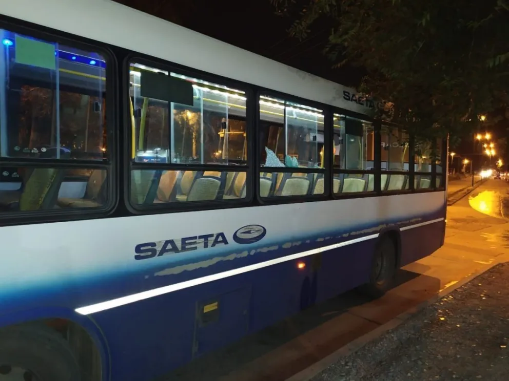 Un viaje accidentado: se subieron al colectivo y terminaron en el hospital
