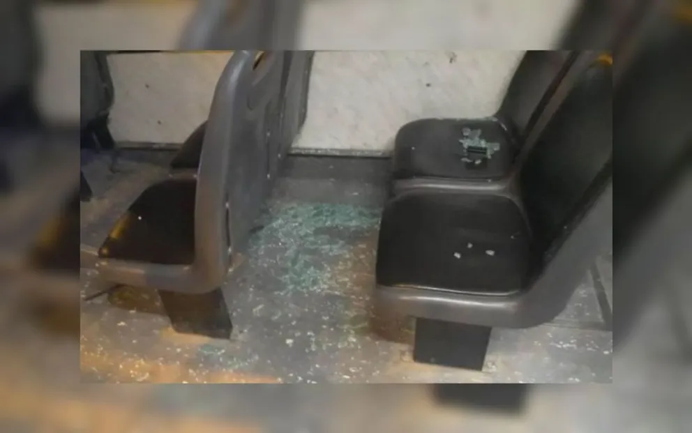 Indignante: apedrearon un colectivo de SAETA e hirieron a una pasajera