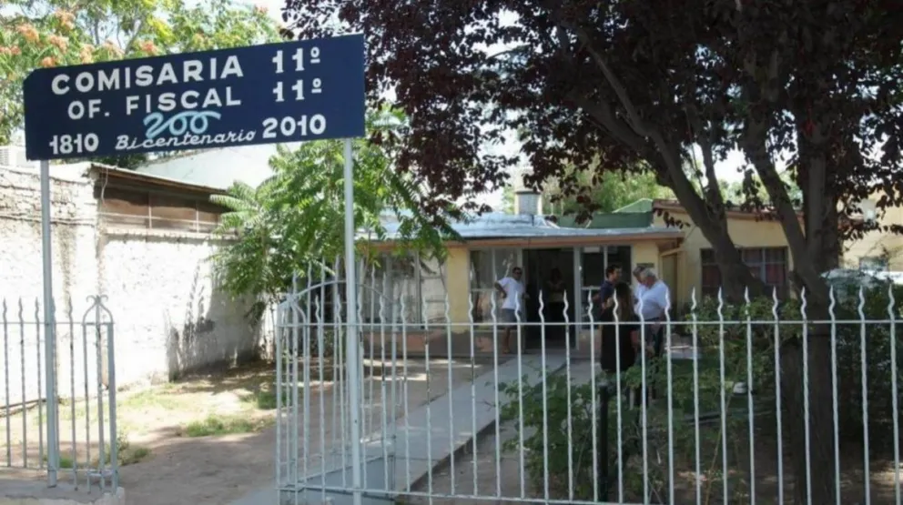 Una chica fue violada en manada por sus invitados