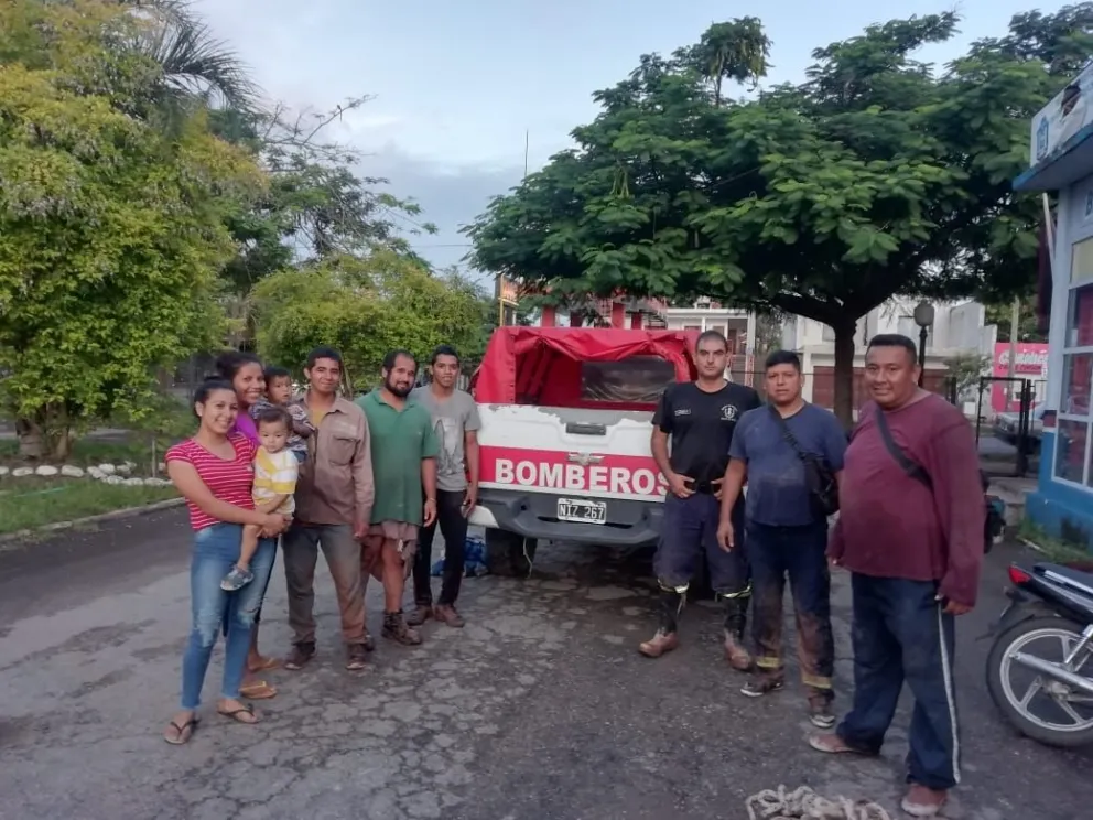 Rescate de cinco hombres por la crecida del río: tres de ellos faltaban a su casa desde el viernes