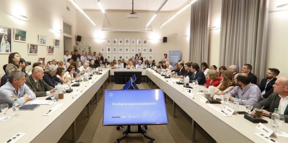 Paritarias docente: Cánepa presente en la reunión de todo el país