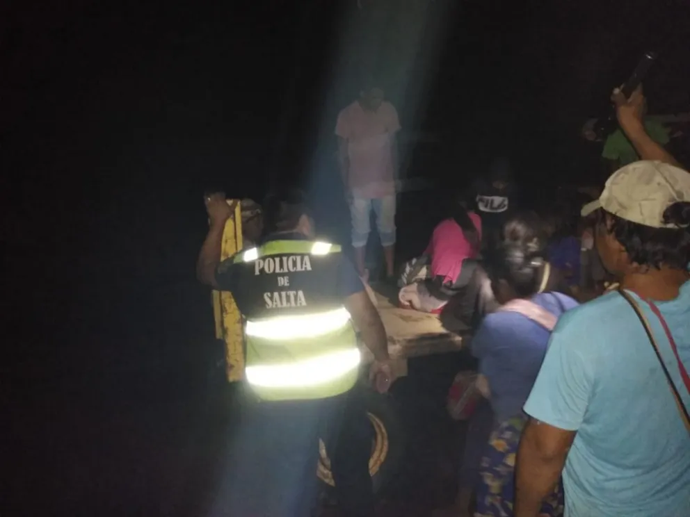 Rescataron a más de 200 personas por la crecida de un río