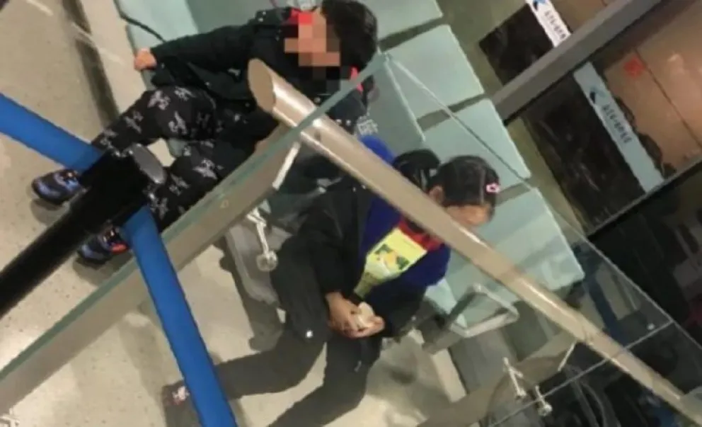 Inconcebible: padres abandonaron en pleno aeropuerto a un niño chino que podría tener coranavirus