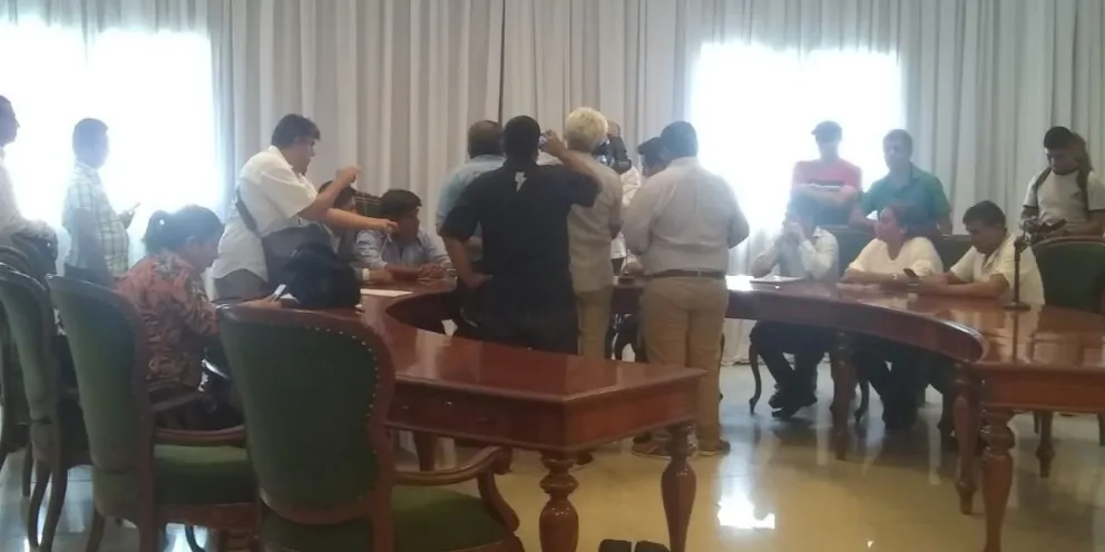 Vergüenza: a las piñas en el Concejo Deliberante
