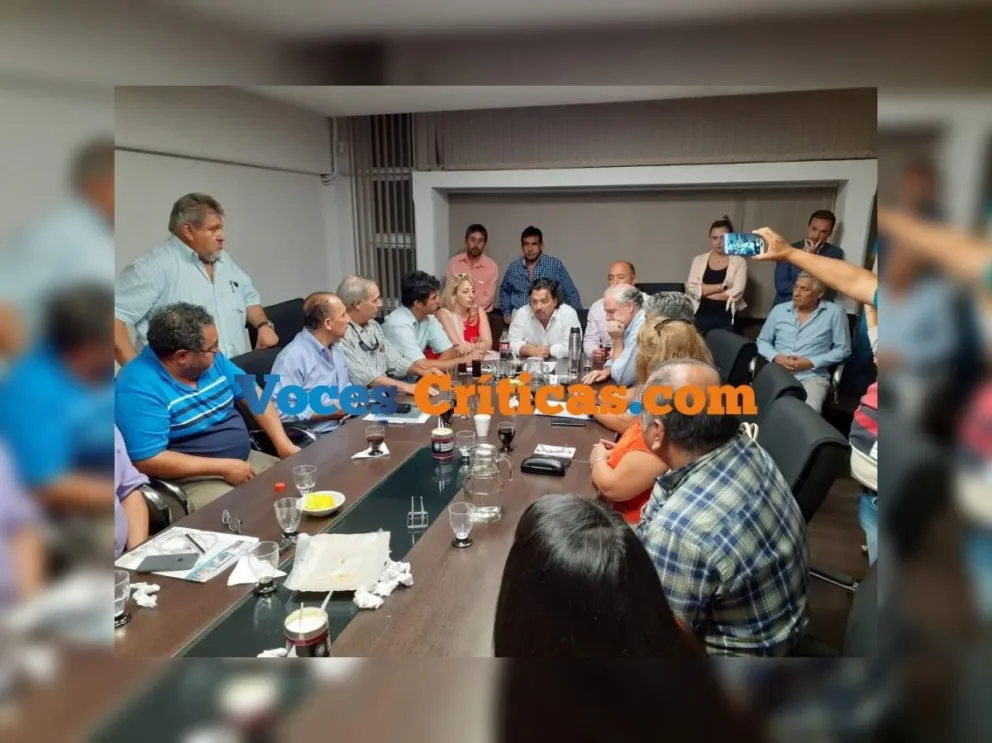 Ahora: Gustavo Sáenz recibió a los docentes. VIDEO