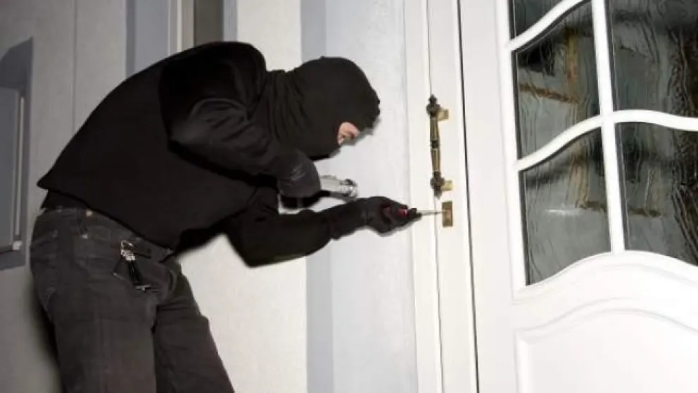 Vecinos atraparon a un ladrón en pleno centro y lo lincharon 