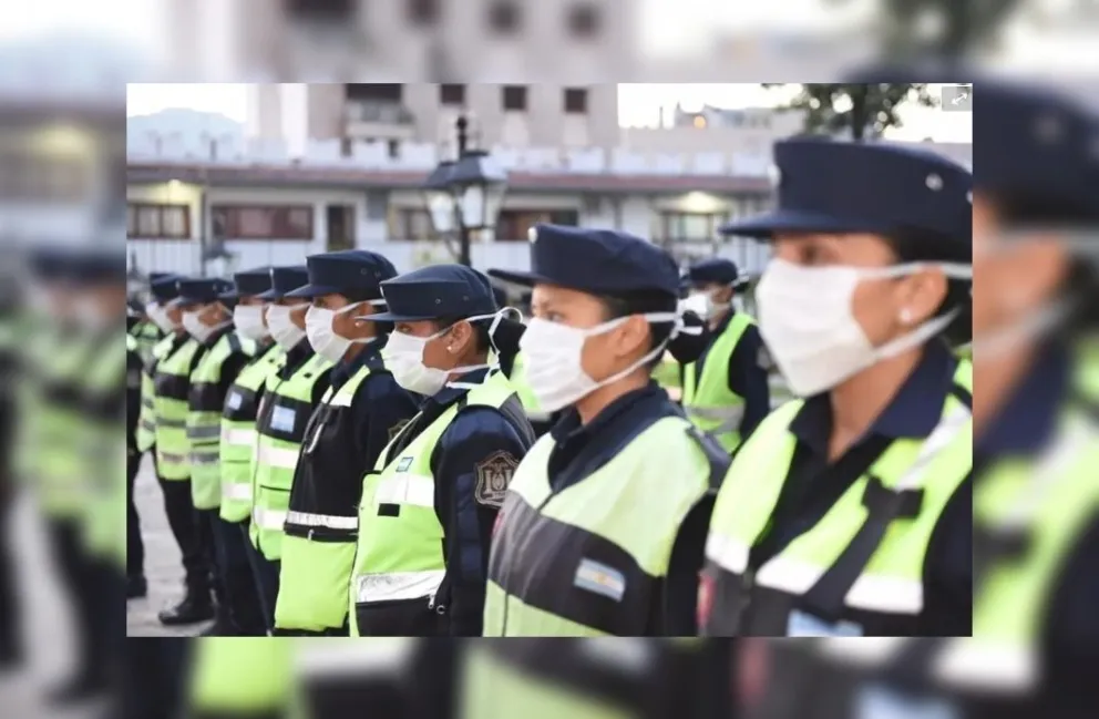 POLICÍA