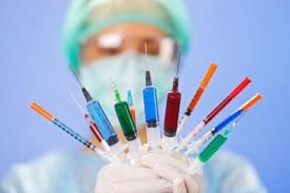 Detectan casos de inflamación del corazón en un grupo etario que recibió un tipo de vacuna contra el COVID-19