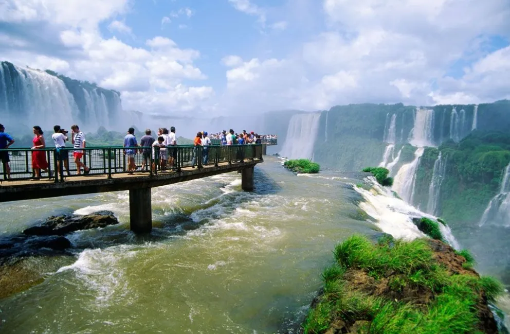 Terrible: murió un mochilero tras caer en las Cataratas del Iguazú
