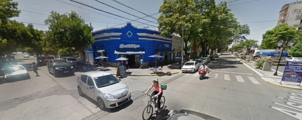 Terrible vuelco: una mujer quedó atrapada entre los fierros