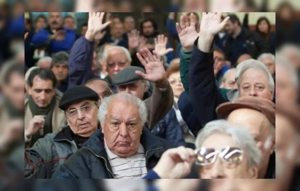 7000 jubilados presentaron una demanda colectiva. ¿De qué trata?