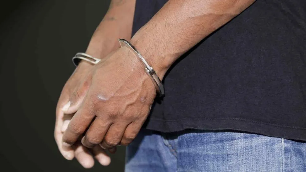 No entendió nada: violó la cuarentena 14 veces, pagó una fianza millonaria, pero...