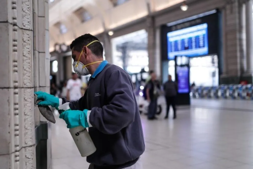 Hasta las manos: hay 14 nuevos casos de coronavirus en el país