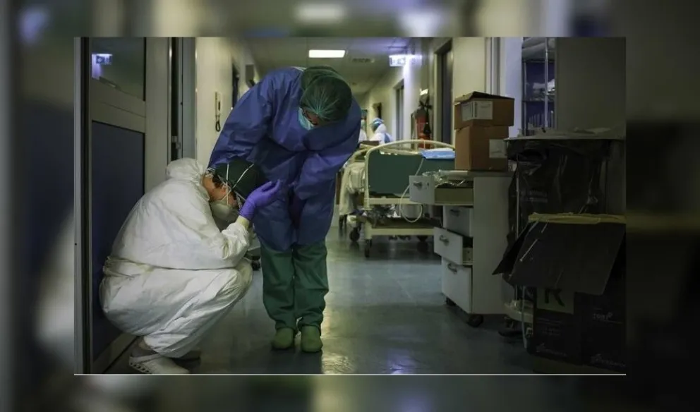 Coronavirus: "Tuve que ponerle el teléfono en la oreja a un paciente para que…”
