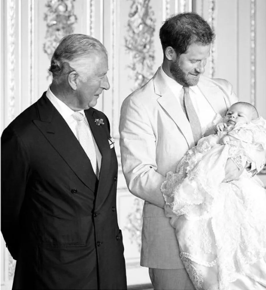 El Principe Harry junto a su padre e hijo. Fuente (Instagram)