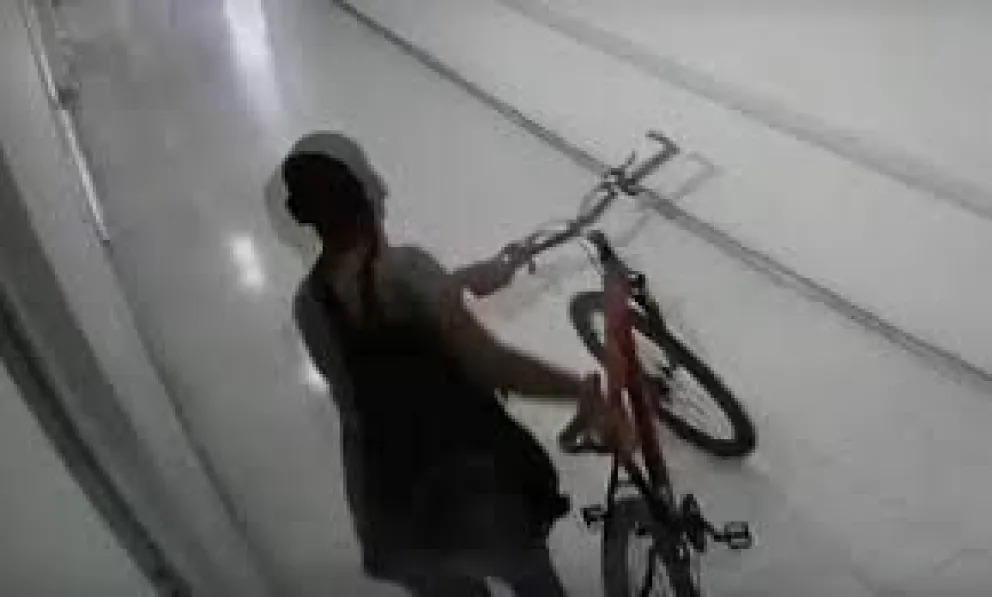 Le robó una bicicleta a un médico
