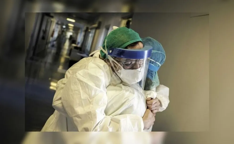 Desesperación: una enfermera italiana dio positivo para coronavirus y tomó la peor decisión