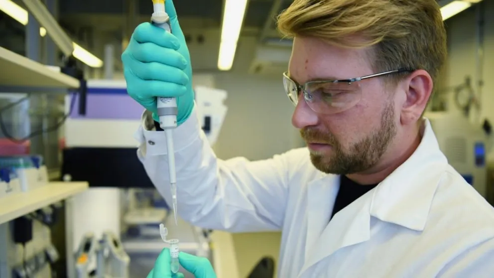 Merma notable de casos de coronavirus en el primer día de la semana