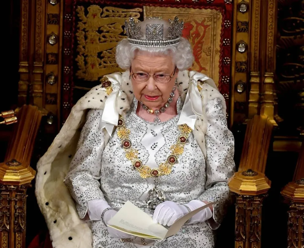 El parte médico que hace temblar a Isabel II... ¡Es el futuro de Reino Unido!