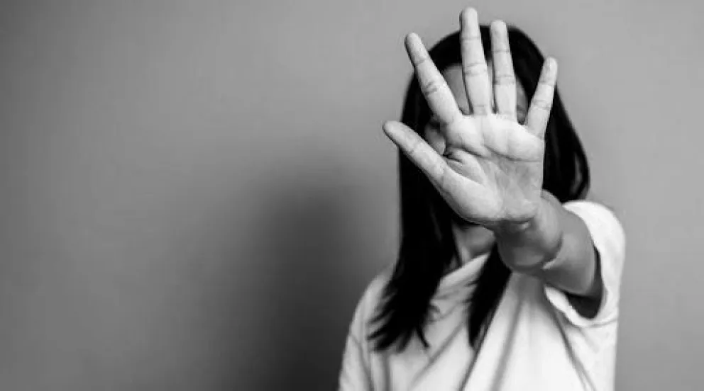 Sin compasión: le disparó a su pareja mientras dormía