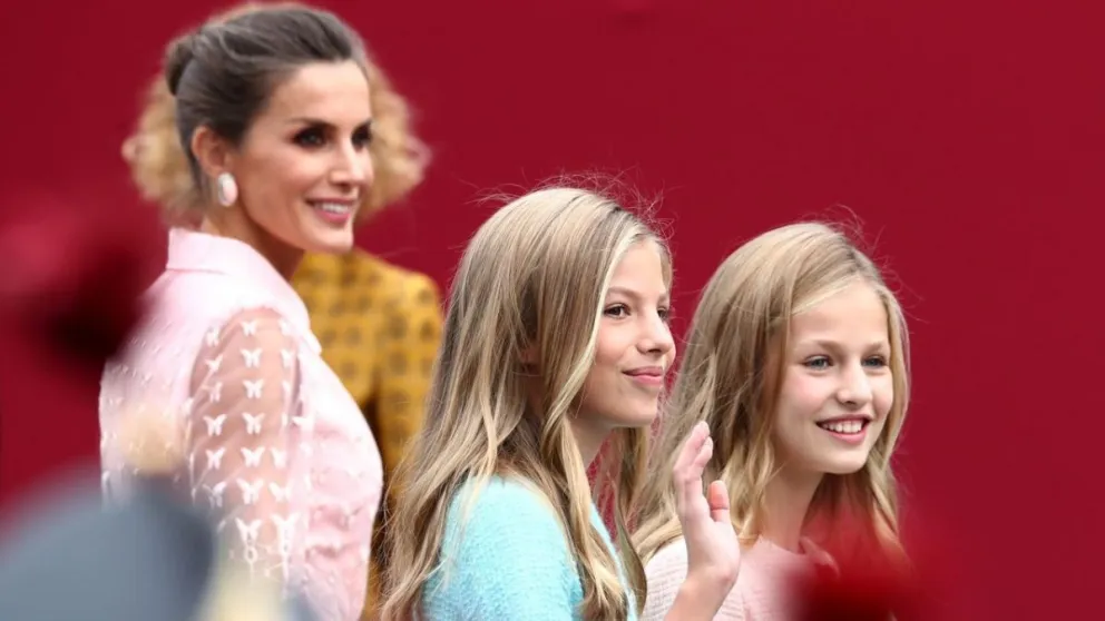 La reina Letizia y sus hijas. Fuente: Twitter