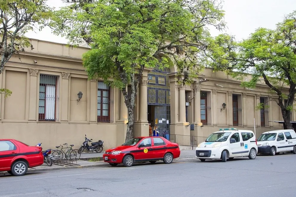 La dejaron internada en el Hospital Del Milagro, y cuando la fueron a ver, estaba sangrando por sus partes íntimas