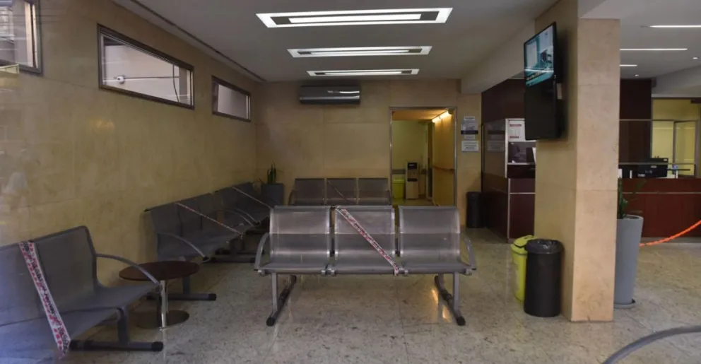 En alerta: confirman más de 50 casos de coronavirus en centros de salud de Argentina