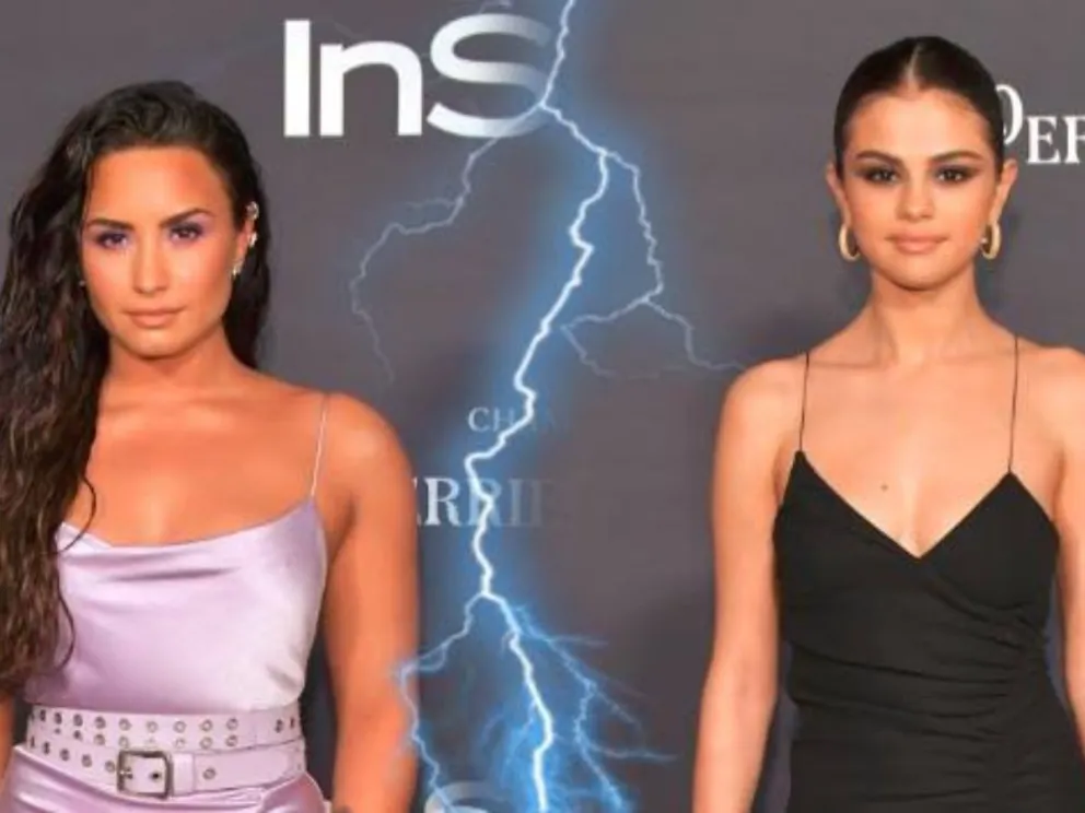 Dos ex estrellas de Disney pasaron de amigas íntimas a ¡rivales tremendas! ¡¡¿Qué pasó?!!