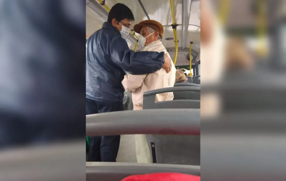 El mal momento que le tocó pasar a un abuelito salteño: “Ya cobró, puede bajarse y tomar un remís”