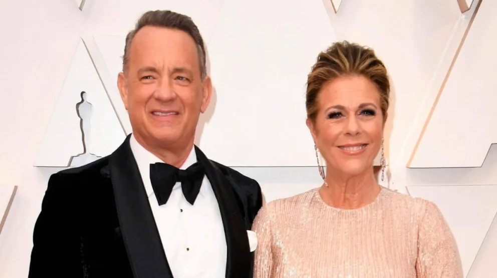 Tom Hanks y su esposa. Fuente: Twitter