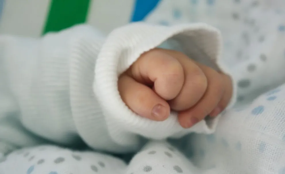 Jornada de luto: una bebita de tan solo días se contagió de coronavirus y murió