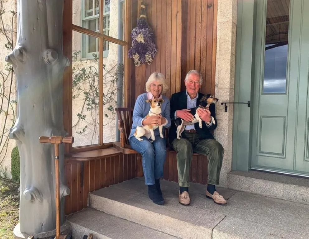 Príncipe Carlos y su esposa Camilla (Fuente: Instagram)