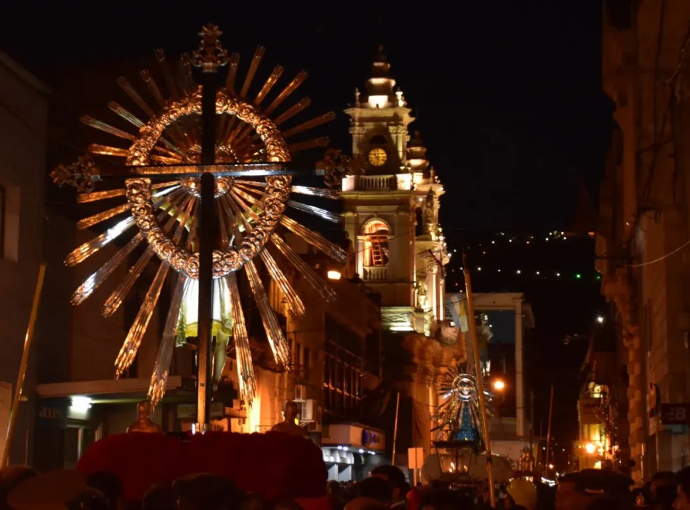 En este duro momento, las imágenes del Señor y la Virgen del Milagro saldrán a las calles