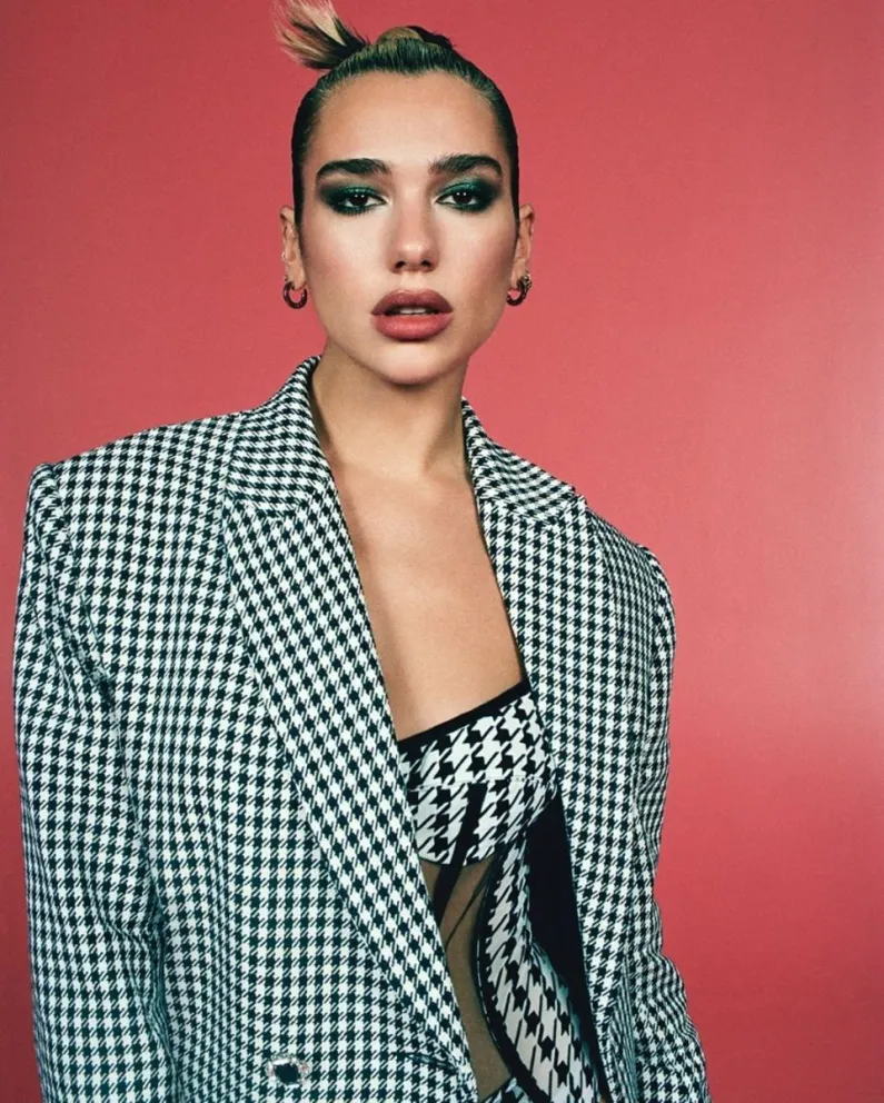 Dua Lipa. Fuente: Twitter 