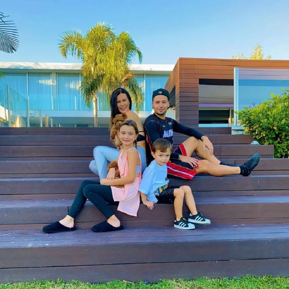 Natalie Weber con su familia (Fuente Instagram).