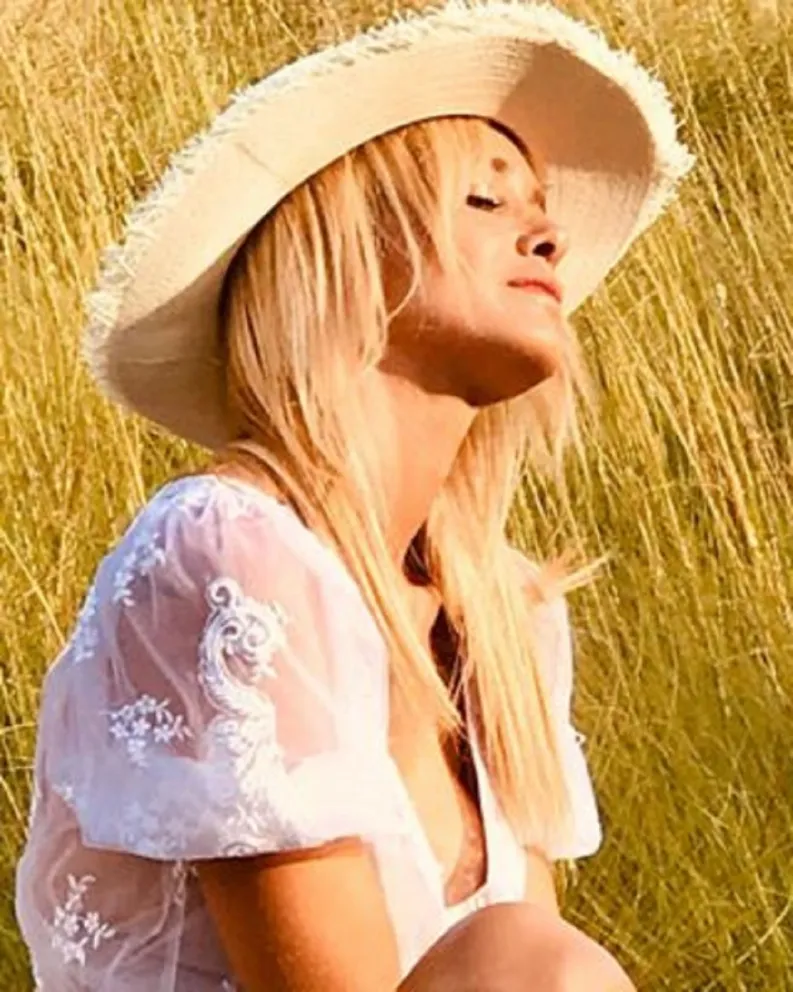 La rubia y una foto retro (Fuente: Instagram)